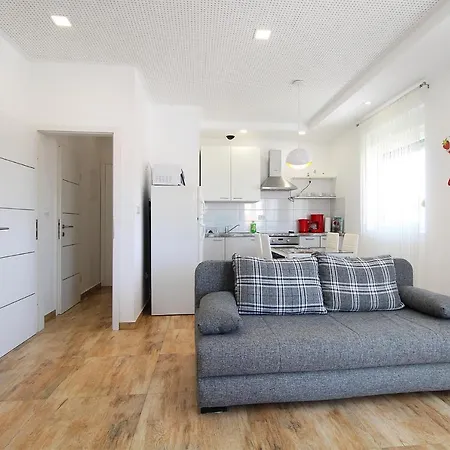 Апартаменты Miro 2185 Пула