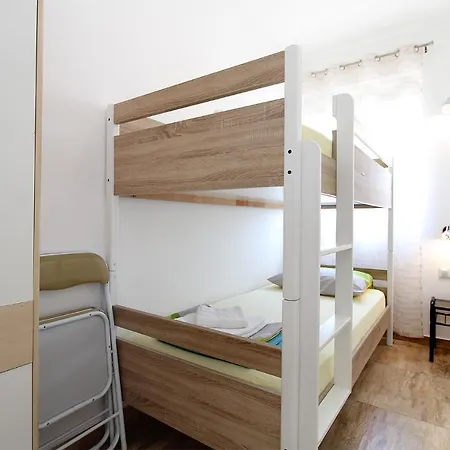 Miro 2185 Apartmán *